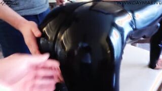 Latex ruhás anyukát hátsó nyílásba kufirconlak
