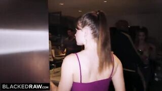 Riley Reid kap pár néger fügyit