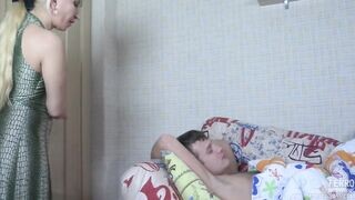 Anyu te mi a farkat csinálsz?