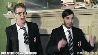 Tarra White a bűbájos sulis repedtsarkú