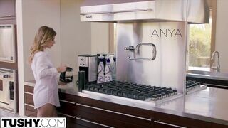 Anya Olsen a tökéletes kéjnő barinő