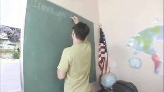 Gigászi tőgyes tanárnők