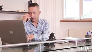Sienna Day kettő brét kap