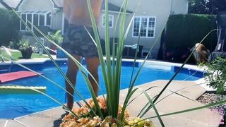 Gazdag anyuci és a medencés manus