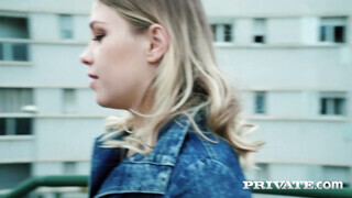 Selvaggia Babe a sztyuárdesz gigantikus segge megpakolva