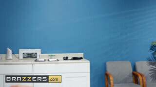 Brazzers - Chloe Cherry a örömlány nővérke