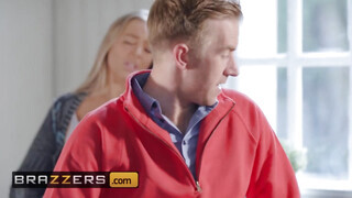 Brazzers - Petite Princess Eve és méretes bőrös virsli