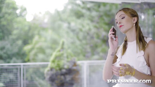 Private - Nicole Love és Dominica Phoenix édeshármasban kettyintenek