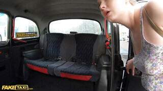 Fake Taxi - Lucy Heart a bombázó pici orosz bula
