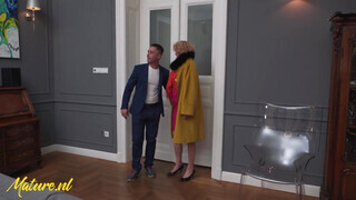 Mature.nl - Öreg háziasszony popóba reszelve