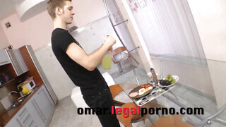 Legalporno - Diana kettő kukacot kap