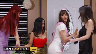 Brazzers - Kurva csajok a leány búcsún kettyintenek