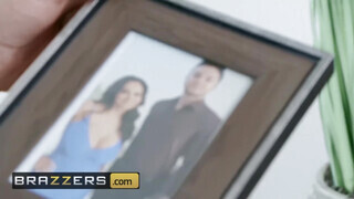 Brazzers - Ava Addams a férje haverjával kamatyol