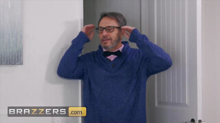 Brazzers - Kristen Scott az apja haverjával reszel