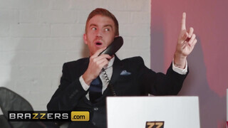 Brazzers - Lucia Love hatalmas pöcst kap az irodában