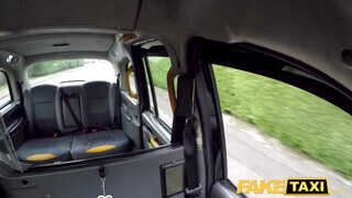 Fake Taxi - Alice Judge hátsó nyílásba kefélve a taxiban