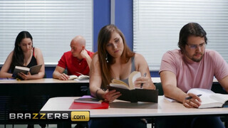 Brazzers - Sofi Ryan a szajha diáklány