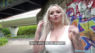 Public Agent - Louise Lee az angol világos szőke milf