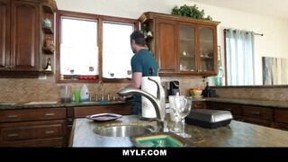 Mylf - Cali Lee a szívdöglesztő spanyol milf