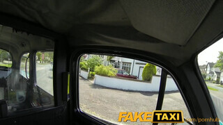 FakeTaxi - ártatlan világos szőke tinicsajszi szopikázása
