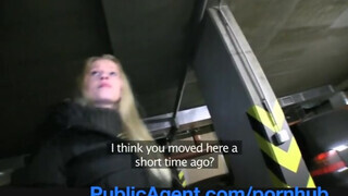 PublicAgent - Bella Karina a termetes keblű világos szőke
