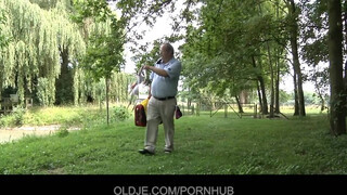 Oldje - Öreg srác kufircolja a fiatal pipit