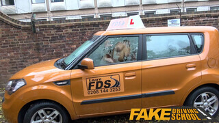 Fake Driving School - kicsike keblű gamer pipi meztelenül kúr