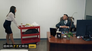 Brazzers - Ella Knox az óriás kannás latina csajszi