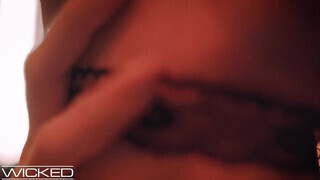 Wicked - Emily Willis popóba is kedveli