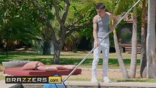 Brazzers - Lisa Ann és a tinédzser medencés fiú