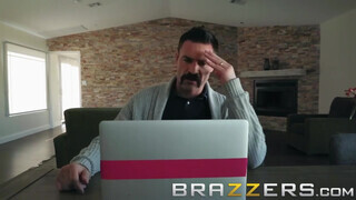 Brazzers - a kicsike ártatlan fiatal idősebb hímvesszőt kíván