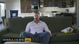 Brazzers - a tetkós pornós csajszika elpusztítva