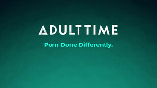 ADULT TIME - Chloe Sky életének legelső lezbi jelenete