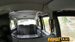 Fake Taxi kifestett nőci kielégíti a sofőrt