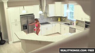 Reality Kings - a latinos latin Bianka méretes segge megkettyintve