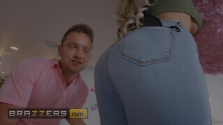 Brazzers - Katie Kush és Kayley Gunner édeshármasban dug