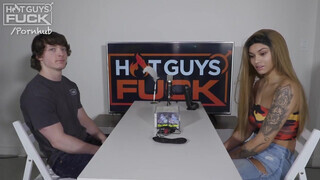 Latina fiatal bige és a sportos pasi - Hot Guys Fuck