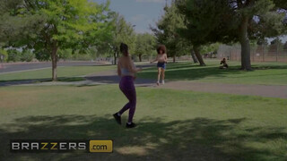 Brazzers - Sofi Ryan és Nina Diaz édeshármasban kefélnek