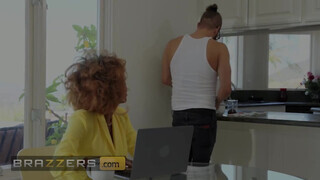 Brazzers - Demi Sutra befogadja a fehér pöcst