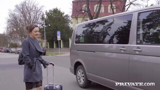 PrivateCom - Dominica Phoenix ánuszát a kocsiban döngetik