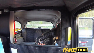 Fake Taxi - Yasmeena Ali elélvez a taxiban