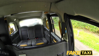 Fake Taxi - Hatalmas cickós milf megbaszva a hátsó ülésen