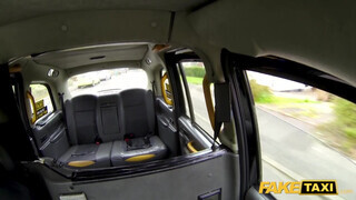 Fake Taxi - Amber Jayne lovagol a taxis dákóján