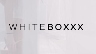 WHITEBOXXX - Világos Szőke tinédzser bige extra masszázst kap