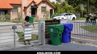 Nadia White tini pasival hancúrozik - Anal mom