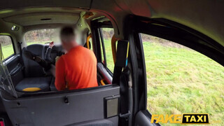 Csöcsös zsenge nőci segget nyal - Fake Taxi