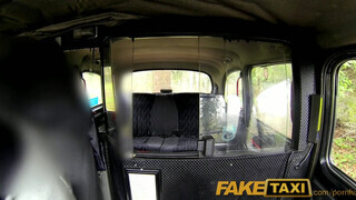 FakeTaxi - Chantelle Fox reszel a taxissal
