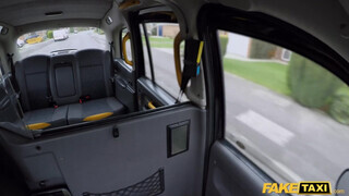 Fake Taxi - Amber Jayne a bűbájos világos szőke milf