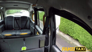 Fake Taxi - Óriás didkós milf bekúrva
