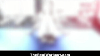 TheRealWorkout - Callie Nicole megkettyintve a teremben